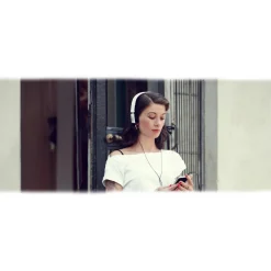 Bang & Olufsen - B&O Play - Form 2i - White - Lightweight and Ergonomic Retro Chic Designed Headphone - Avvenice