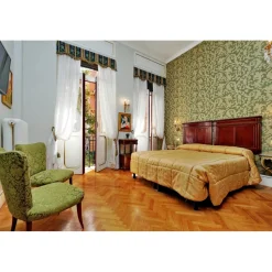 Domus Monamì Luxury Suites - Discovering Rome - 4 Days 3 Nights - Suite Cesare / Adriano - Rome Exclusive Luxury - Avvenice