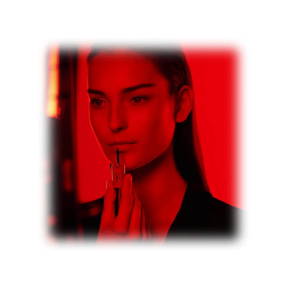 Giorgio Armani - Lip Magnet Liquid Lipstick - Long Lasting Matte Liquid Lipstick in a Sophisticated Range of Reds - Avvenice