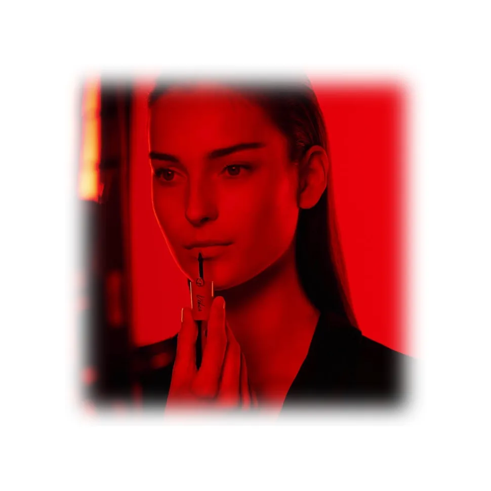 Giorgio Armani - Lip Magnet Liquid Lipstick - Long Lasting Matte Liquid Lipstick in a Sophisticated Range of Reds - Avvenice
