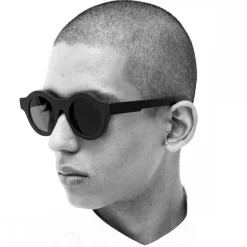 Kuboraum - Mask A1 - Black Matt - A1 BM - Sunglasses - Kuboraum Eyewear - Avvenice