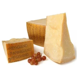 La Fattoria di Parma - Parmigiano Reggiano PDO Minimum Seasoning 12 Months - Artisan Cured Meats - 1200 g - Avvenice