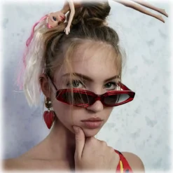 Linda Farrow - 960 C2 Angular Sunglasses - Red - Linda Farrow Eyewear - Dazed Lila Moss Official - Avvenice