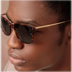 Linda Farrow - Men's Cassin D-Frame Sunglasses in Tortoiseshell - LFL1457C2SUN - Linda Farrow Eyewear - Avvenice