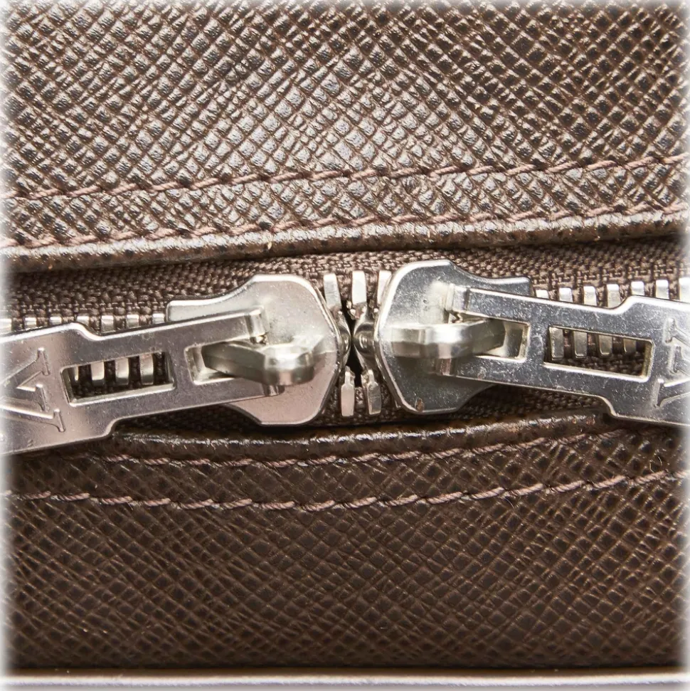 Louis Vuitton Vintage - Taiga Kendall PM - Dark Brown - Taiga Leather Travel Bag - Luxury High Quality - Avvenice