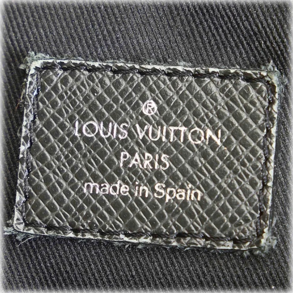 Louis Vuitton Vintage - Taiga Anton Messenger PM - Black - Taiga Leather Crossbody Bag - Luxury High Quality - Avvenice