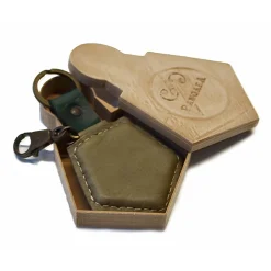 PangaeA - PangaeA Keychain - Suspenders PangaeA Y - Artisan Leather Keychain - Avvenice