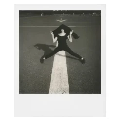 Polaroid Originals - B&W Film for 600 - Classic White Frame - Film for Polaroid Originals 600 Cameras - OneStep 2 - Avvenice