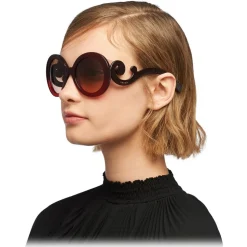 Prada - Prada Minimal Baroque - Round Sunglasses - Scarlet Ruby Nuances - Sunglasses - Prada Eyewear - Avvenice