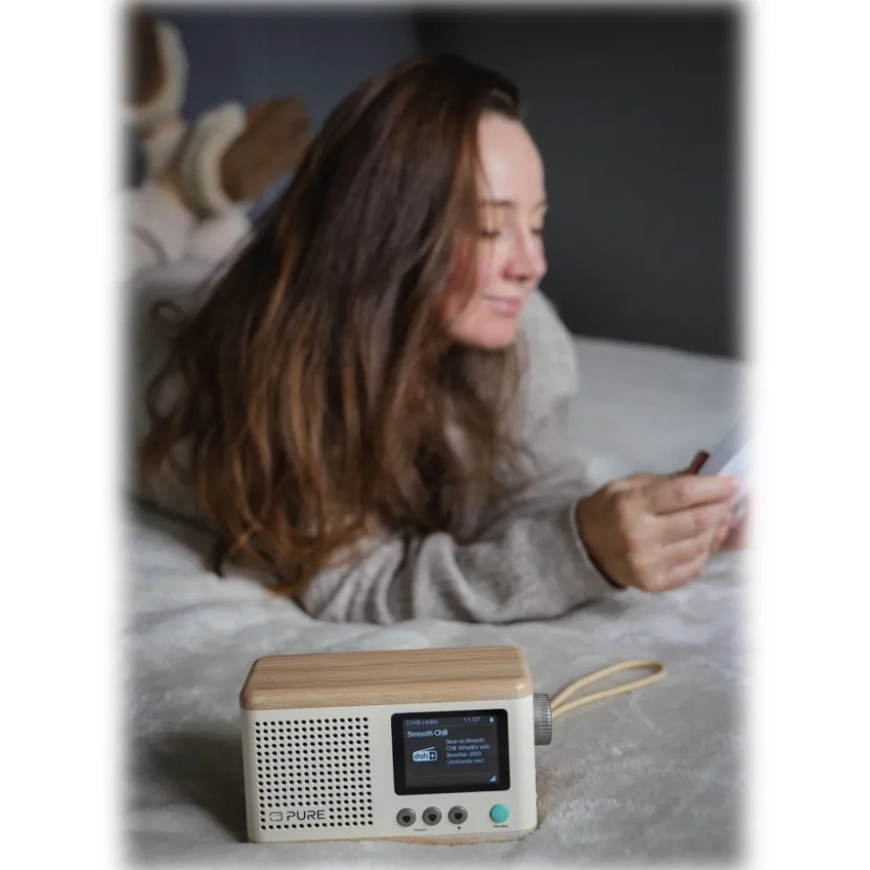 Pure - Classic Mini - The Charming Portable Digital Radio - Cotton White/Oak - High Quality Digital Radio - Avvenice