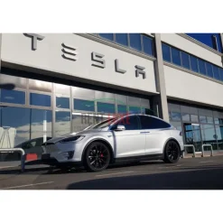 Rent Luxe Car - Tesla Model X 90D - Exclusive Luxury Rent - Avvenice