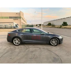 Rent Luxe Car - Tesla Model S - Exclusive Luxury Rent - Avvenice