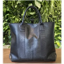 Suèi - Bag of Shopper Size of Python & Crocodile Leather - Black - Handmade in Italy - Luxury Exclusive Collection - Avvenice