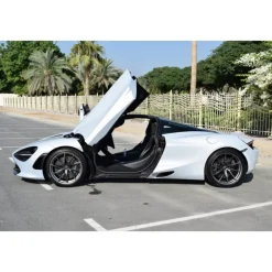 Superior Car Rental - McLaren 720S - Exclusive Luxury Rent - Avvenice