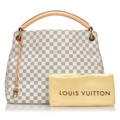 The Artsy MM features a damier azur canvas body, a rolled vachetta handle, an open top, and interior zip and slip pockets. - Avvenice