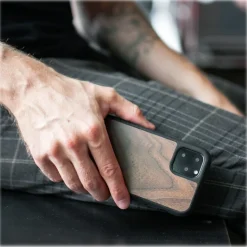 Woodcessories - Eco Bumper - Walnut Cover - Black - iPhone 11 - Wooden Cover - Eco Case - Bumper Collection - Avvenice