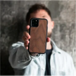 Woodcessories - Eco Bumper - Walnut Cover - Black - iPhone 11 - Wooden Cover - Eco Case - Bumper Collection - Avvenice