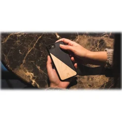 Woodcessories - Eco Split - Walnut Cover - Black - iPhone XR - Wooden Cover - Eco Case - Split Collection - Avvenice