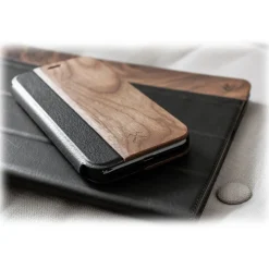 Woodcessories - Eco Wallet Flip Cover - Real Wood and Leather - Walnut - iPhone XR - Eco Case - Flip Collection - Avvenice