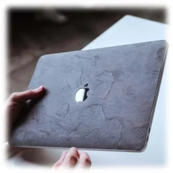 Woodcessories - Real Stone MacBook Cover - Volcano Black - MacBook 13 Pro Retina - Eco Skin Stone - Apple Logo - Avvenice