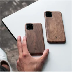 Woodcessories - Walnut / Cevlar Cover - iPhone 11 Pro - Wooden Cover - Eco Case - Ultra Slim - Cevlar Collection - Avvenice