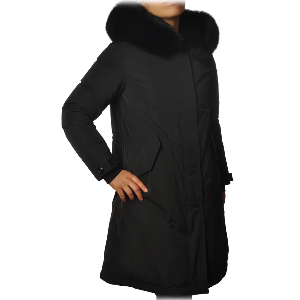 Woolrich - Fitted Down Jacket in Shiny Material and Hood - Black - Jacket - Luxury Exclusive Collection - Avvenice