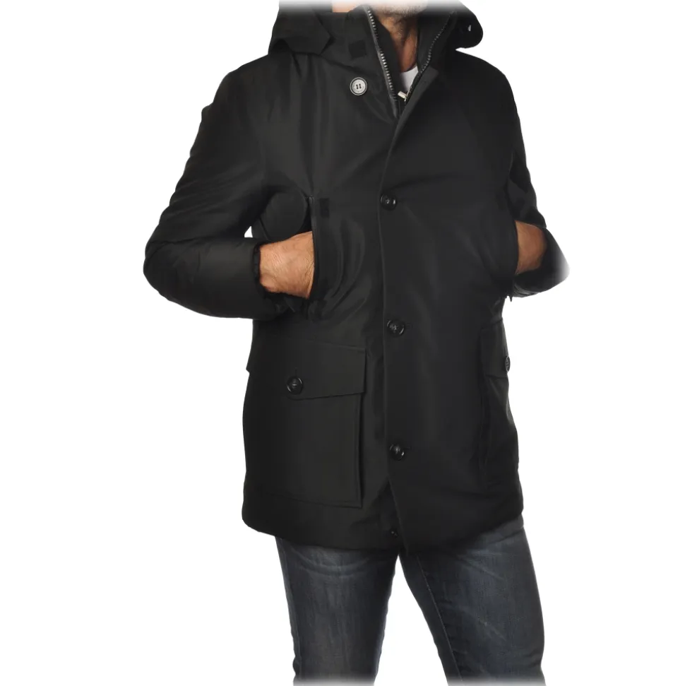 Woolrich - Technical Jacket of Goretex Technical Material - Black - Jacket - Luxury Exclusive Collection - Avvenice