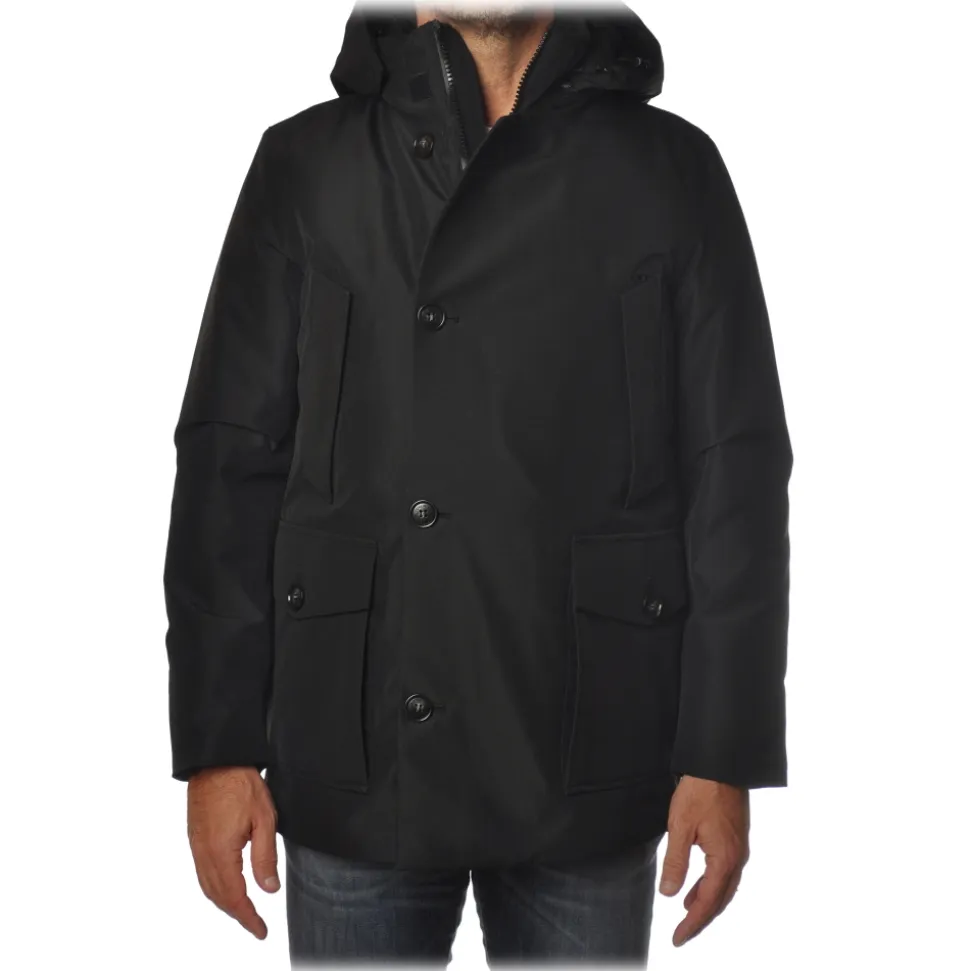Woolrich - Technical Jacket of Goretex Technical Material - Black - Jacket - Luxury Exclusive Collection - Avvenice